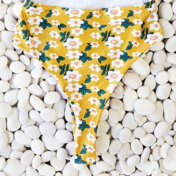 JR Retro Gold and Floral Cut Out Tie Front Monokini XL - Picture 5 of 9